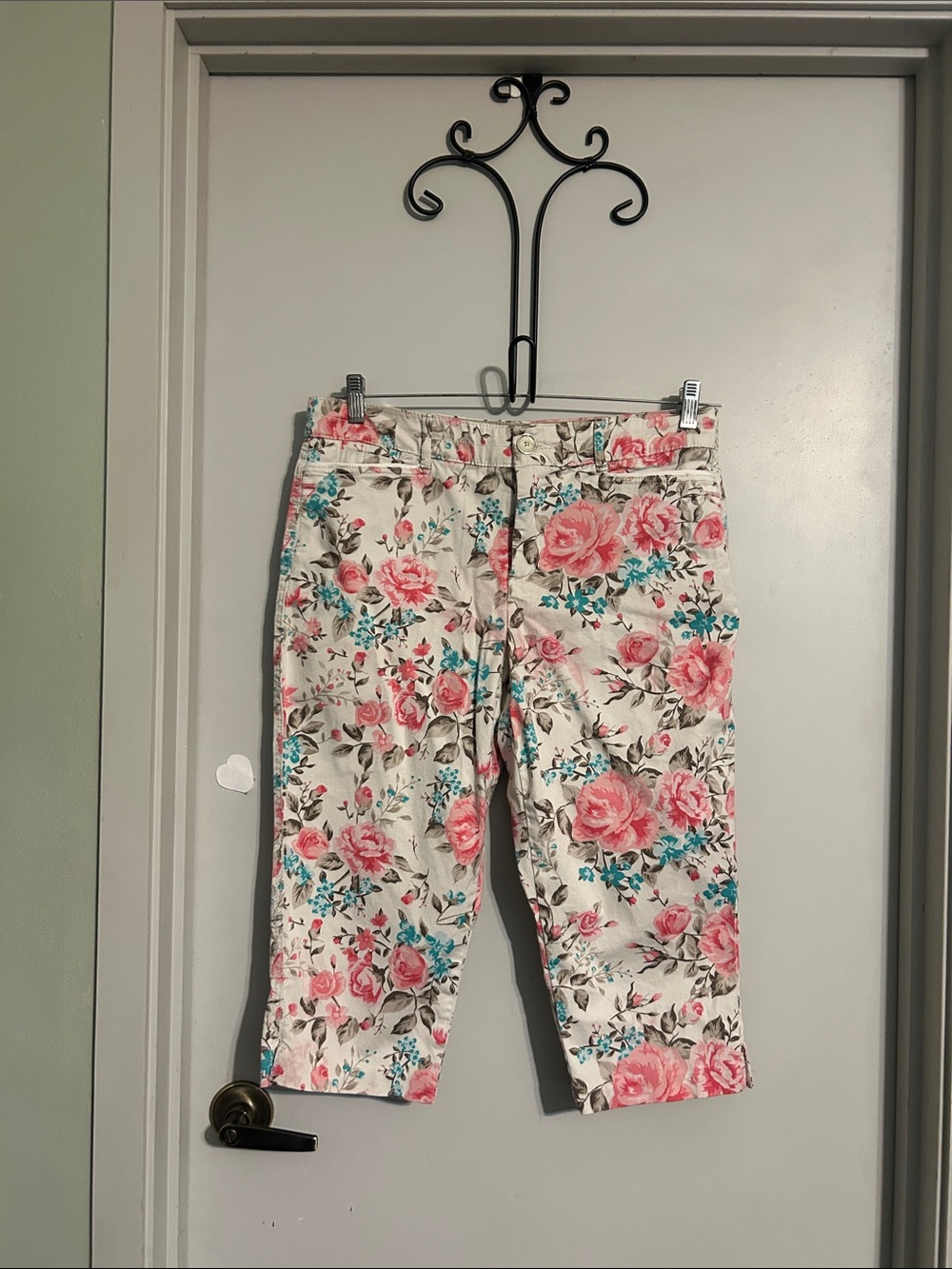 intro. Floral Capri Pants in Cream with Pink and Teal Roses